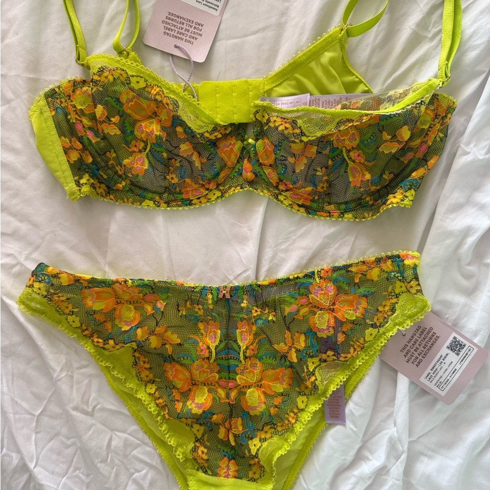 Savage X Fenty Neon Green Floral Lace Bra and Panty Set